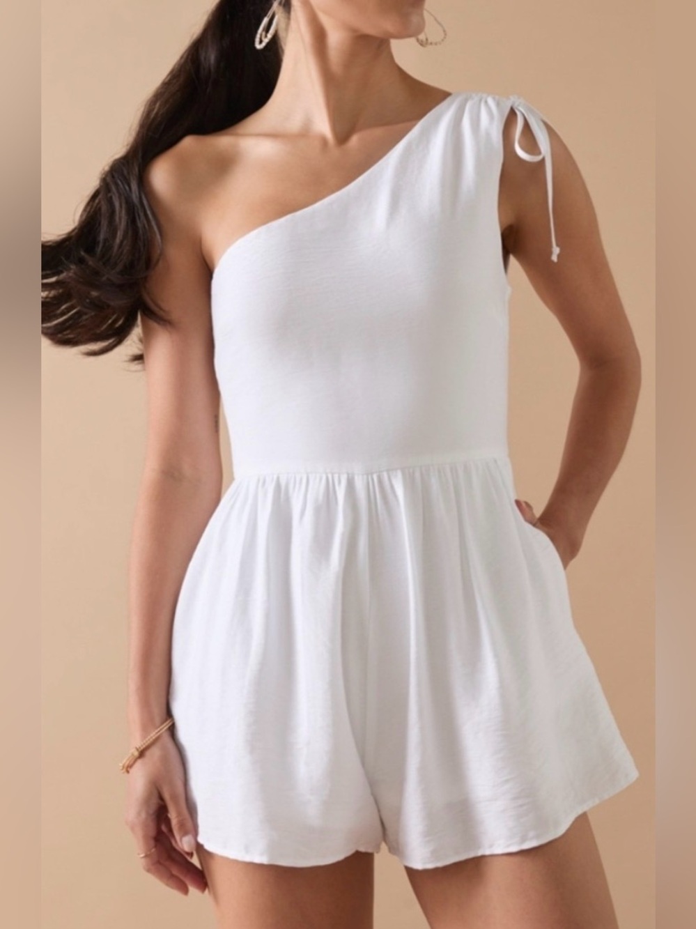 Francesca's Collections White One-Shoulder Romper